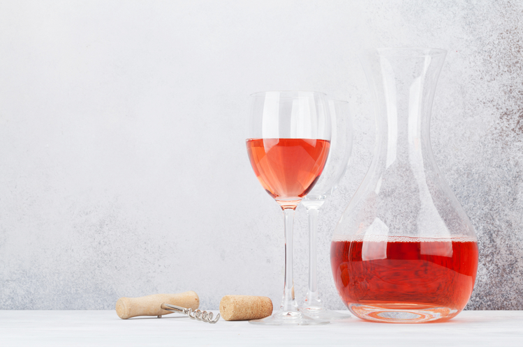 Les Côtes de Provence, emblème des vins rosés de prestige : L'excellence en bouteille